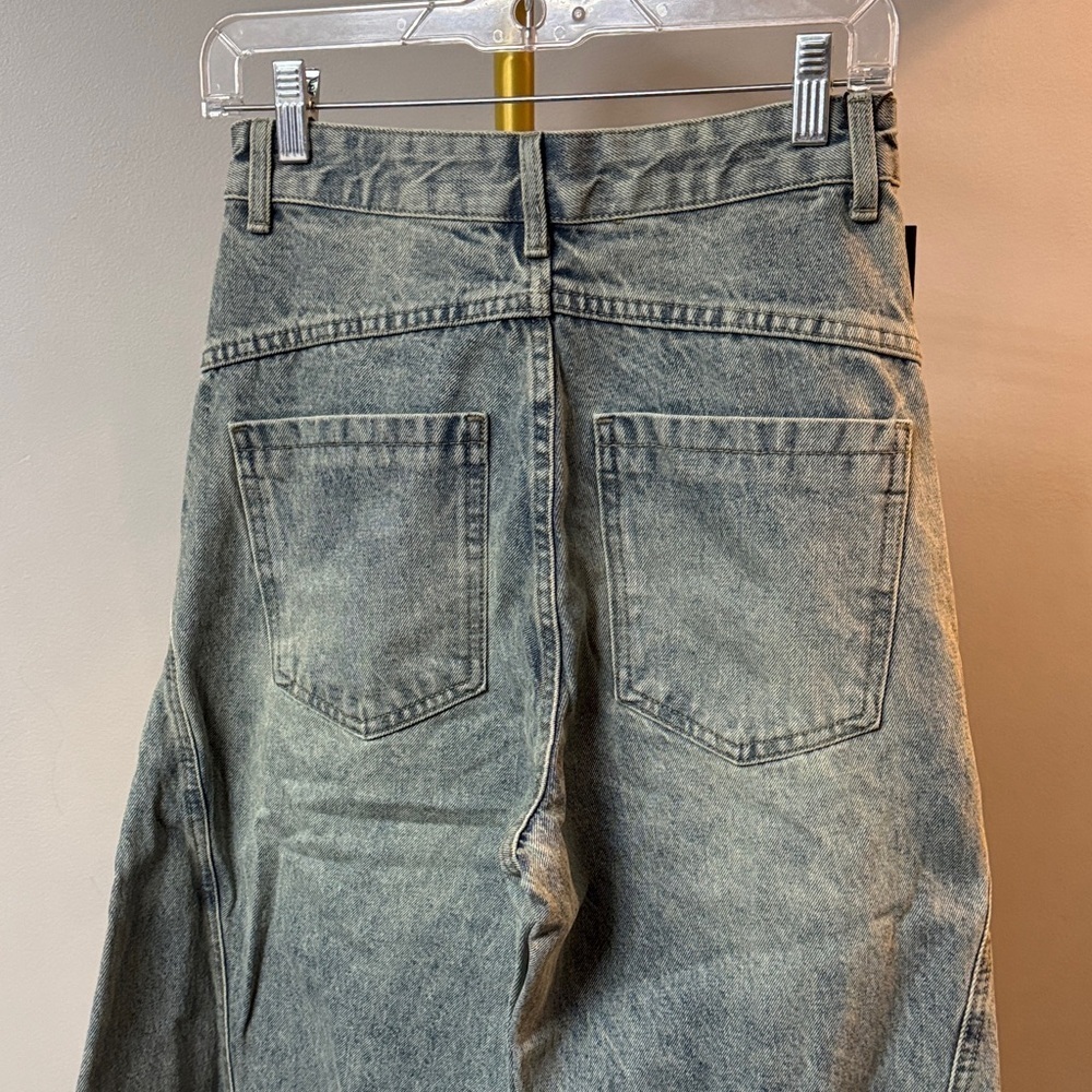Whoowap wide leg distressed light wash Jeans in Light Blue NWT 26 - Picture 8 of 15